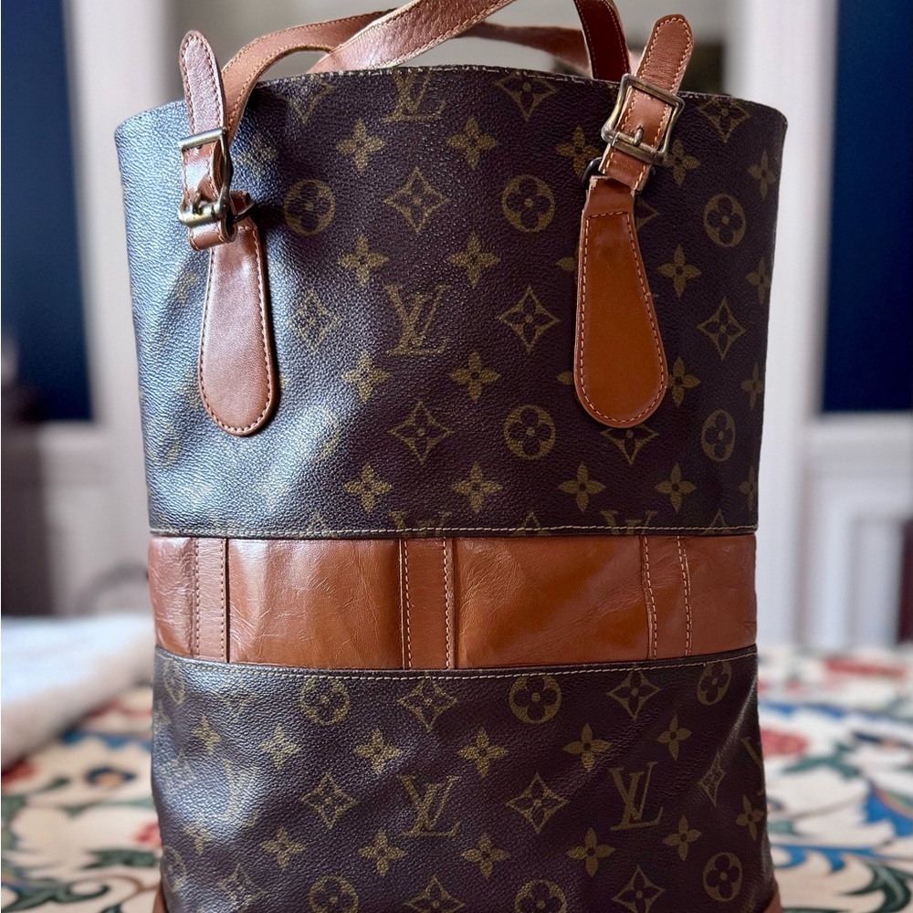Louis Vuitton Monogram Brown bucket Bag